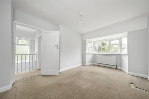 58 Beech Way, Twickenham, TW2 5JS