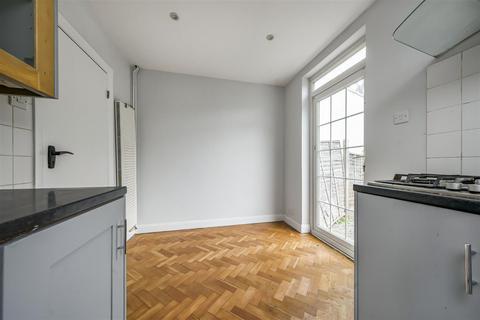 58 Beech Way, Twickenham, TW2 5JS