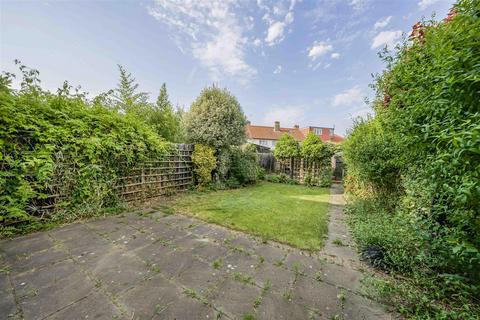 14 Gostling Road, Twickenham, TW2 6ER