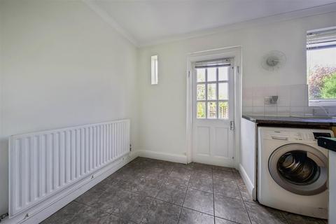 14 Gostling Road, Twickenham, TW2 6ER