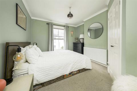 2 bedroom terraced house for sale, Chestnut Road, Twickenham