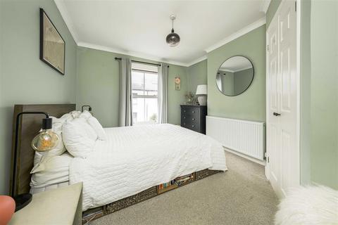 32 Chestnut Road, Twickenham, TW2 5QZ