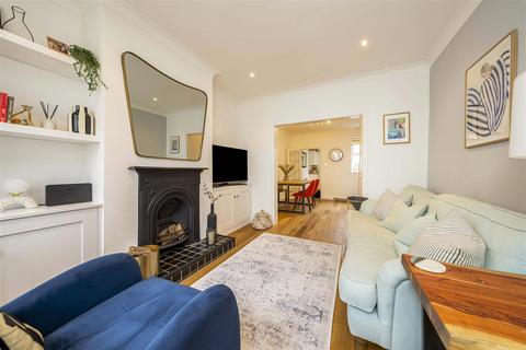 32 Chestnut Road, Twickenham, TW2 5QZ