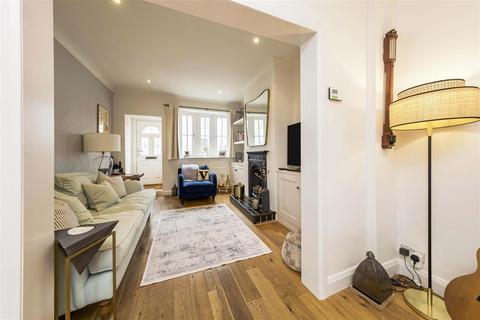32 Chestnut Road, Twickenham, TW2 5QZ