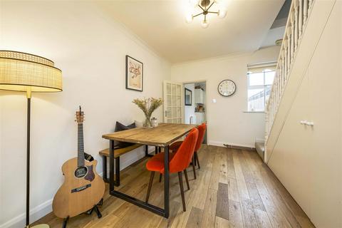 32 Chestnut Road, Twickenham, TW2 5QZ
