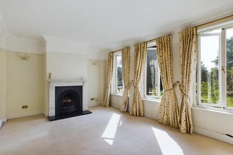 4 bedroom terraced house to rent, Beaufort Road, St Margarets