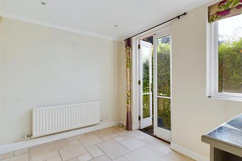 4 bedroom terraced house to rent, Beaufort Road, St Margarets