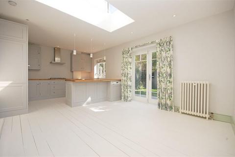 4 bedroom end of terrace house for sale, Priory Road, Hampton