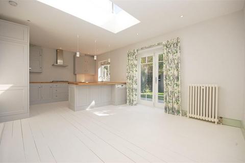 63 Priory Road, Hampton, TW12 2PG
