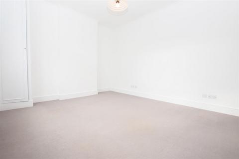 63 Priory Road, Hampton, TW12 2PG