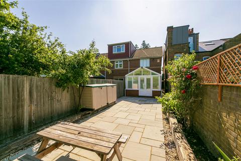 16 Bel Lane, Hanworth, Feltham, TW13 6BY