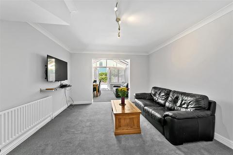 16 Bel Lane, Hanworth, Feltham, TW13 6BY