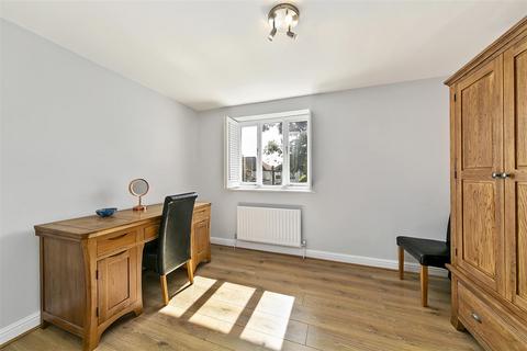 16 Bel Lane, Hanworth, Feltham, TW13 6BY