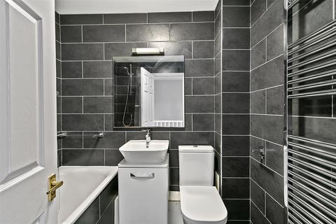 16 Bel Lane, Hanworth, Feltham, TW13 6BY