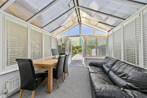 16 Bel Lane, Hanworth, Feltham, TW13 6BY