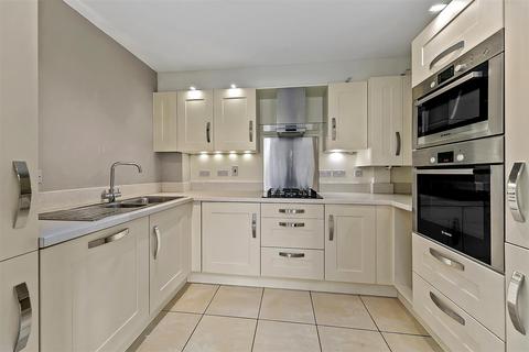 2 bedroom apartment for sale, High Street, Hampton Hill