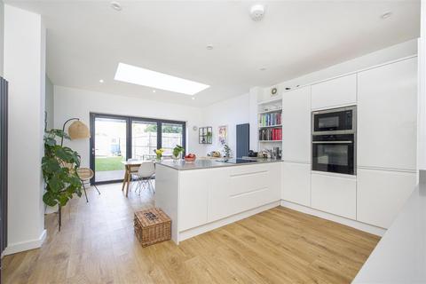 44 Malvern Road, Hampton, TW12 2LN