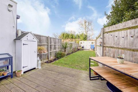 44 Malvern Road, Hampton, TW12 2LN