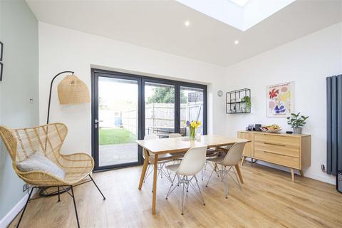 44 Malvern Road, Hampton, TW12 2LN