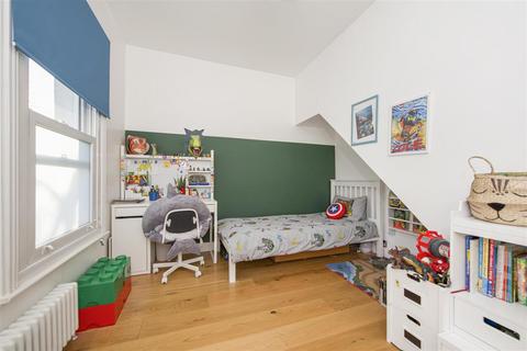 44 Malvern Road, Hampton, TW12 2LN