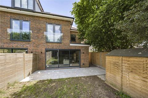 86b Ormond Drive, Hampton, TW12 2TN