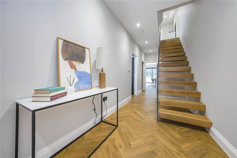 86b Ormond Drive, Hampton, TW12 2TN