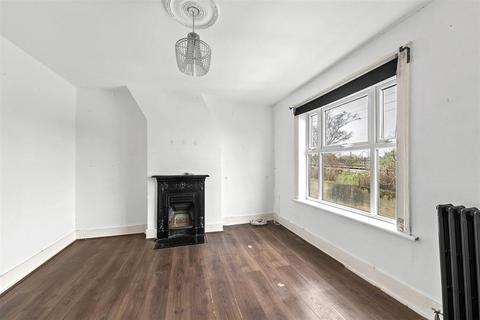 84 Queens Road, Feltham, TW13 5AR