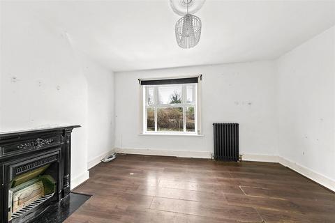 84 Queens Road, Feltham, TW13 5AR