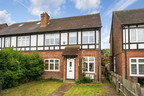 2 bedroom maisonette for sale, Wellington Gardens, Twickenham