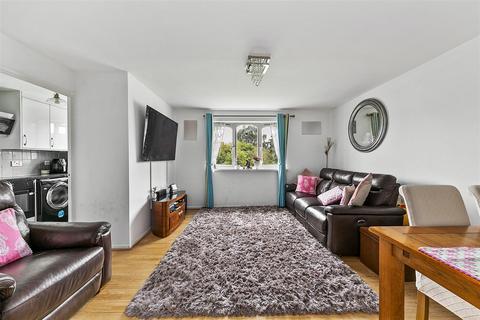 2 bedroom apartment for sale, Redford Close, Feltham