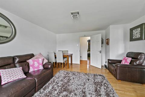 2 bedroom apartment for sale, Redford Close, Feltham