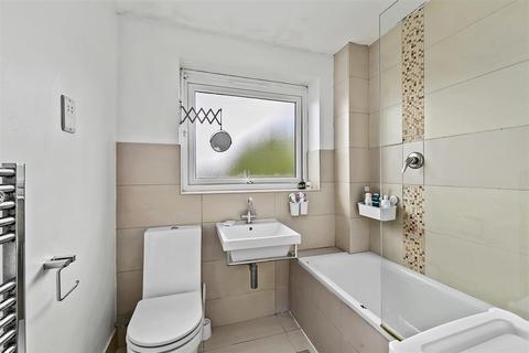 49a Percy Road, Hampton, TW12 2LD