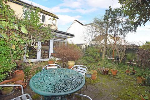 18 New Road, Hanworth, Feltham, TW13 6TQ