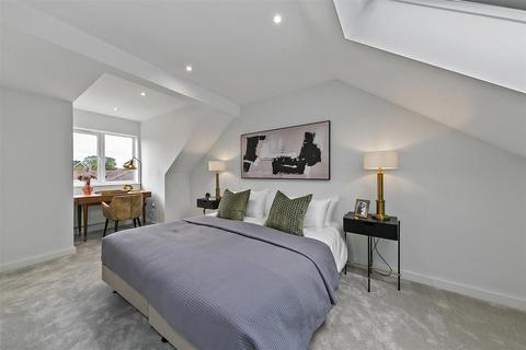 4 bedroom end of terrace house for sale, Brooklands Place, Hampton