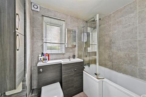 316 Redford Close, Feltham, TW13 4TJ