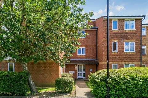 316 Redford Close, Feltham, TW13 4TJ
