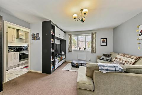 316 Redford Close, Feltham, TW13 4TJ