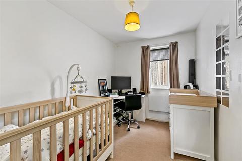 316 Redford Close, Feltham, TW13 4TJ