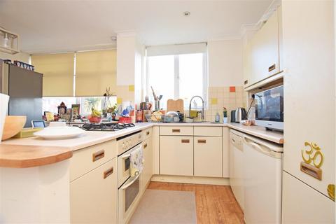 4 bedroom terraced house for sale, Chestnut Avenue, Hampton