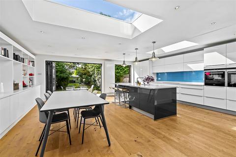 19 Broad Lane, Hampton, TW12 3AL