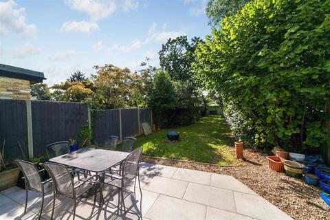 19 Broad Lane, Hampton, TW12 3AL