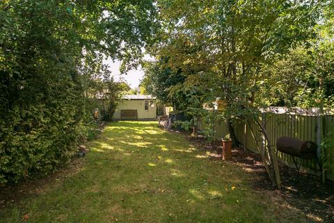 19 Broad Lane, Hampton, TW12 3AL