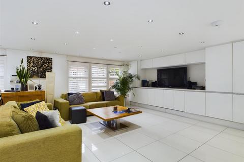 4 bedroom house to rent, Kew Foot Road, Richmond