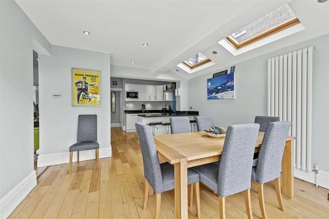7 Elmers Drive, Teddington, TW11 9JB