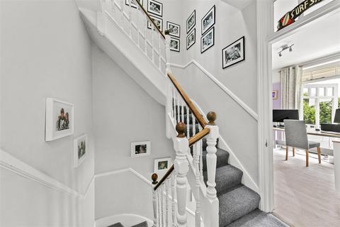 7 Elmers Drive, Teddington, TW11 9JB