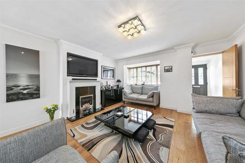 4 bedroom house for sale, Widewing Close, Teddington