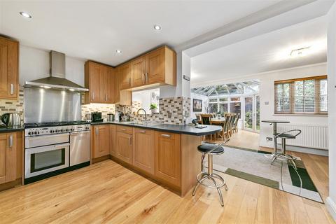 4 bedroom house for sale, Widewing Close, Teddington