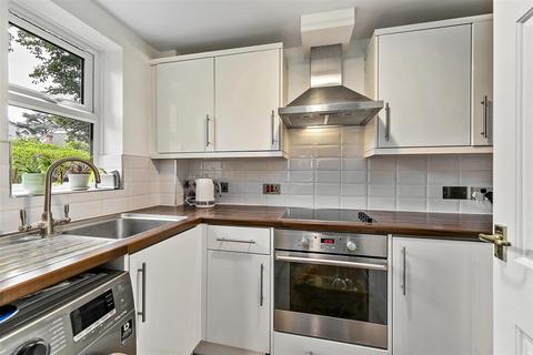 2 bedroom apartment for sale, Rosebank Close, Teddington