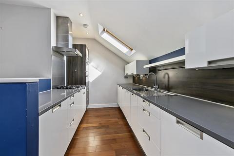 2 bedroom apartment for sale, Coleshill Road, Teddington