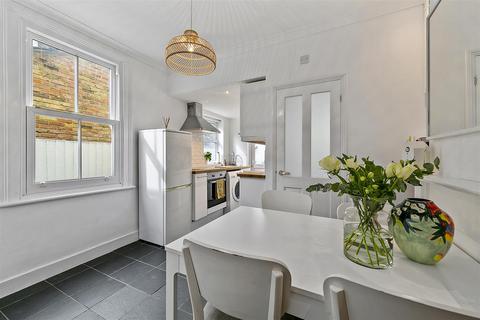 2 bedroom end of terrace house for sale, Gomer Place, Teddington